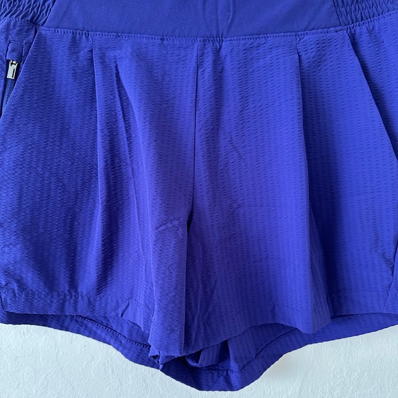 Athleta Textured Brooklyn Shorts Size 2 - Picture 4 of 9